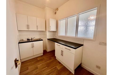 1 bedroom flat to rent, Whitefrairs Crescent, Westcliff on Sea, Essex