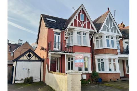 1 bedroom flat to rent, Whitefriars Crescent, Westcliff on Sea, Essex