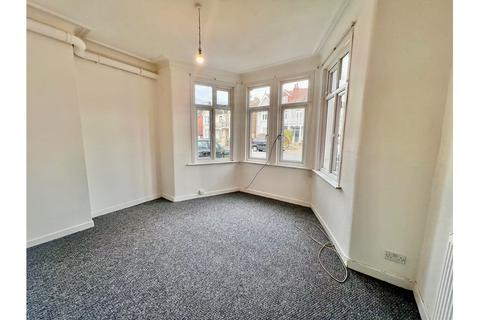 1 bedroom flat to rent, Whitefriars Crescent, Westcliff-on-Sea, Essex