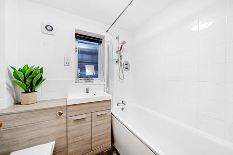 1 bedroom apartment for sale, Harlinger Street, London