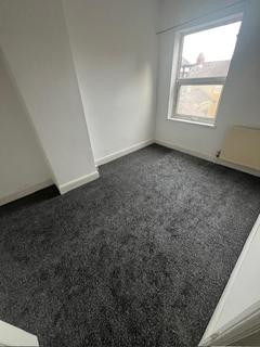 3 bedroom terraced house to rent, Gibson Street, Stoke-on-Trent ST6 6AQ