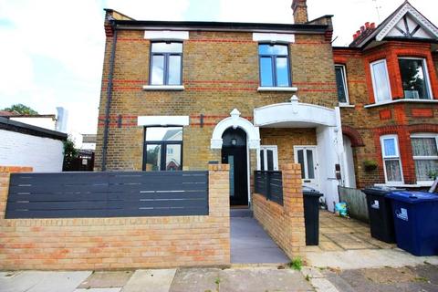 3 bedroom duplex for sale, Darwin Road, London