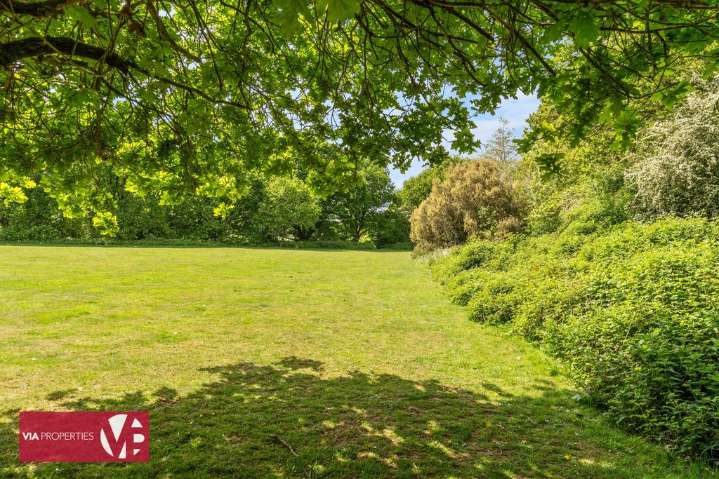 2 Harmondswood Close Broxbourne via properties...