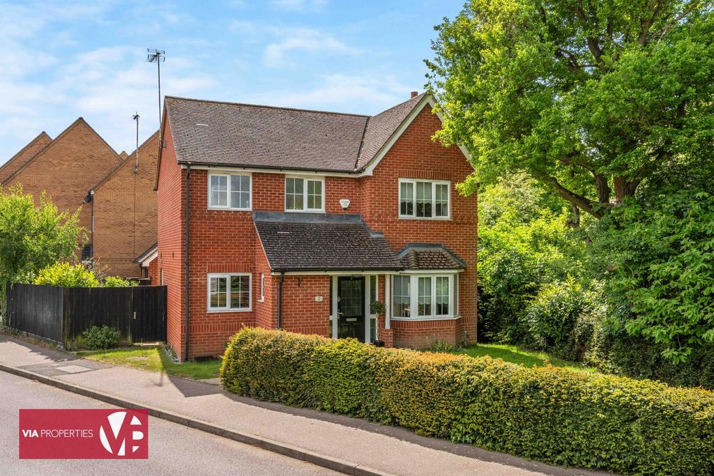 2 Harmondswood Close Broxbourne via properties est