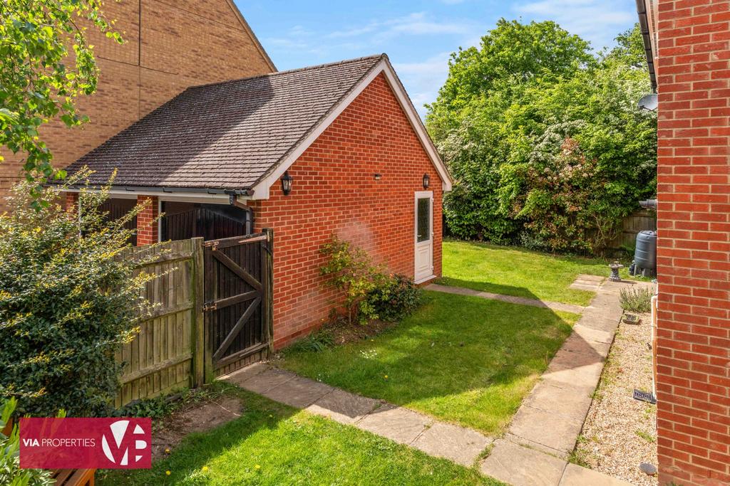 2 Harmondswood Close Broxbourne via properties est