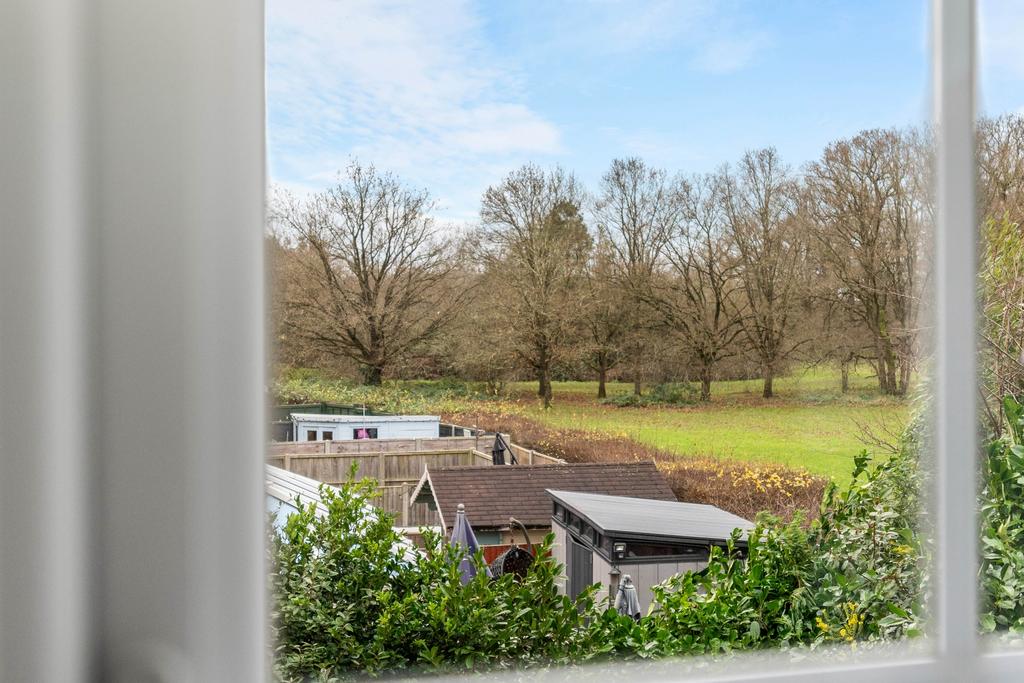 2 Harmondswood Close Broxbourne via properties est