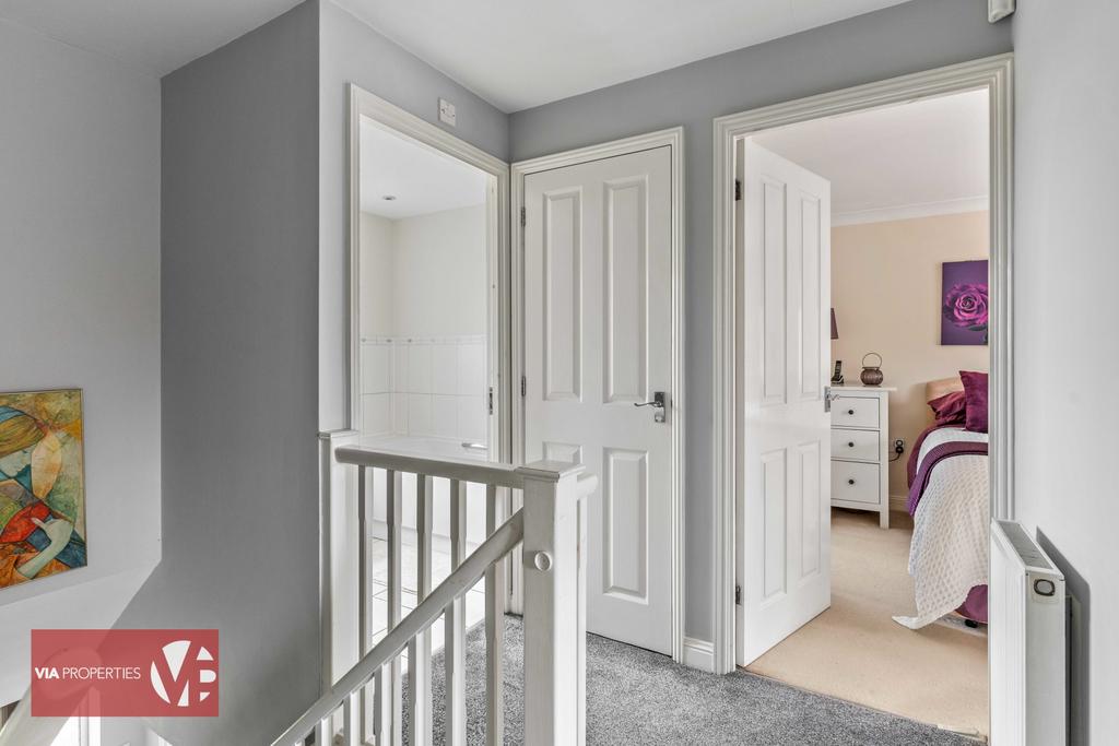 2 Harmondswood Close Broxbourne via properties est