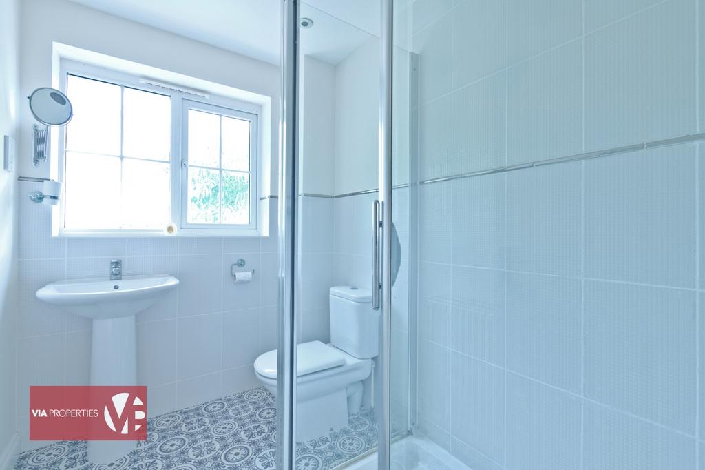 2 Harmondswood Close Broxbourne via properties est