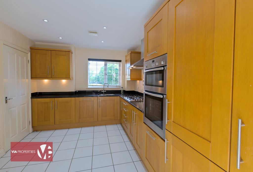 2 Harmondswood Close Broxbourne via properties est