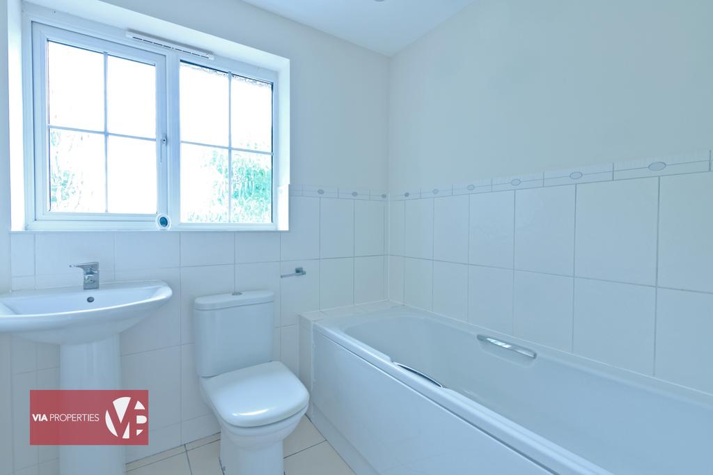 2 Harmondswood Close Broxbourne via properties est