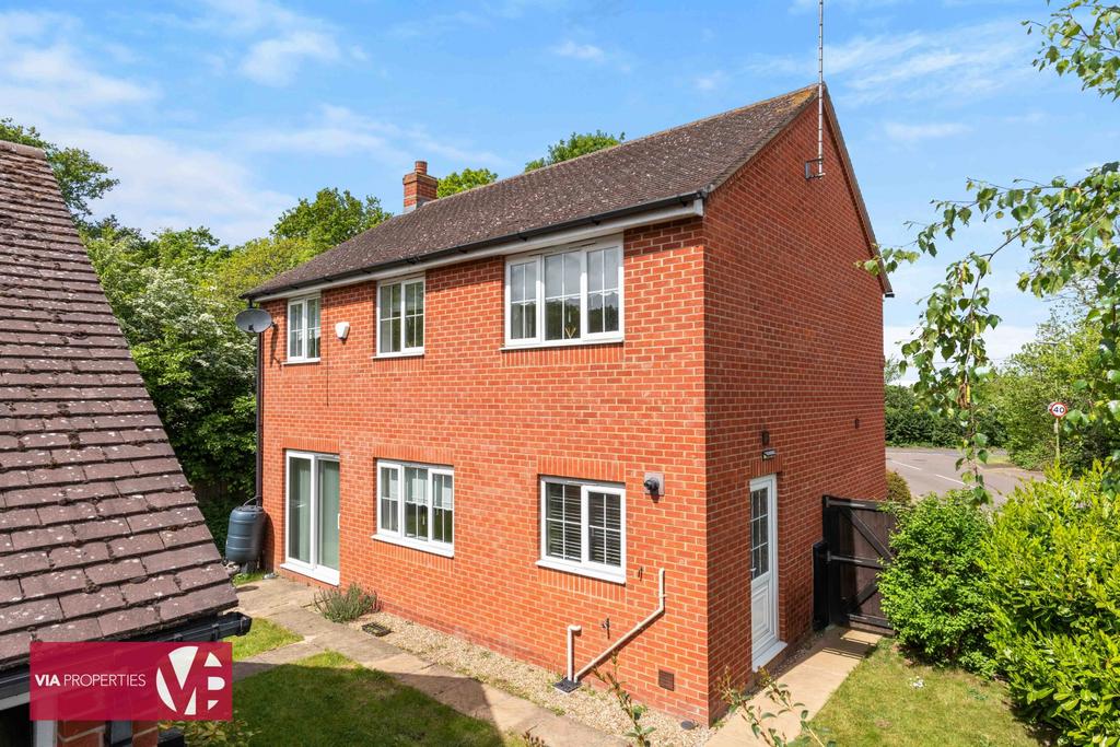 2 Harmondswood Close Broxbourne via properties est