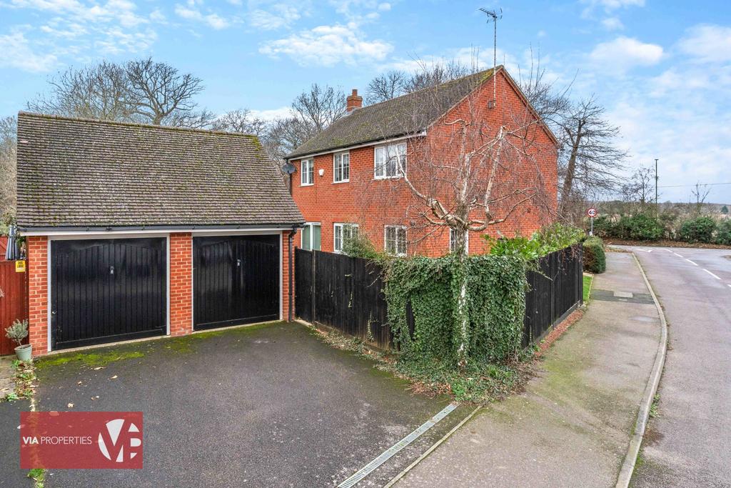 2 Harmondswood Close Broxbourne via properties est