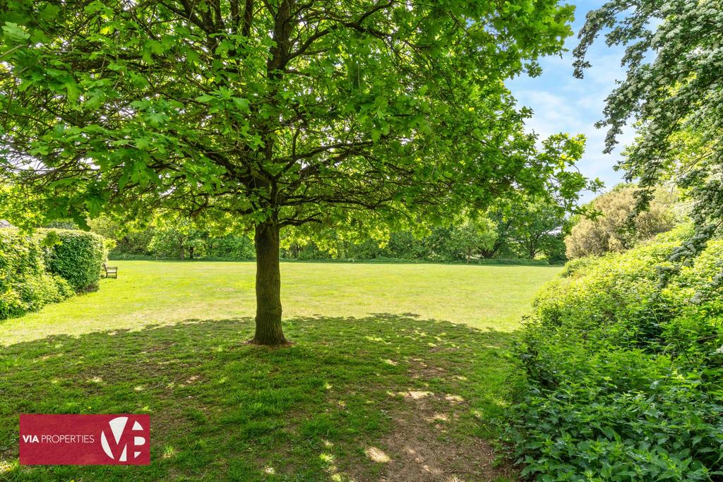 2 Harmondswood Close Broxbourne via properties est