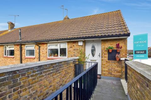 2 bedroom apartment for sale, Bunters Avenue, Shoeburyness, Essex, SS3