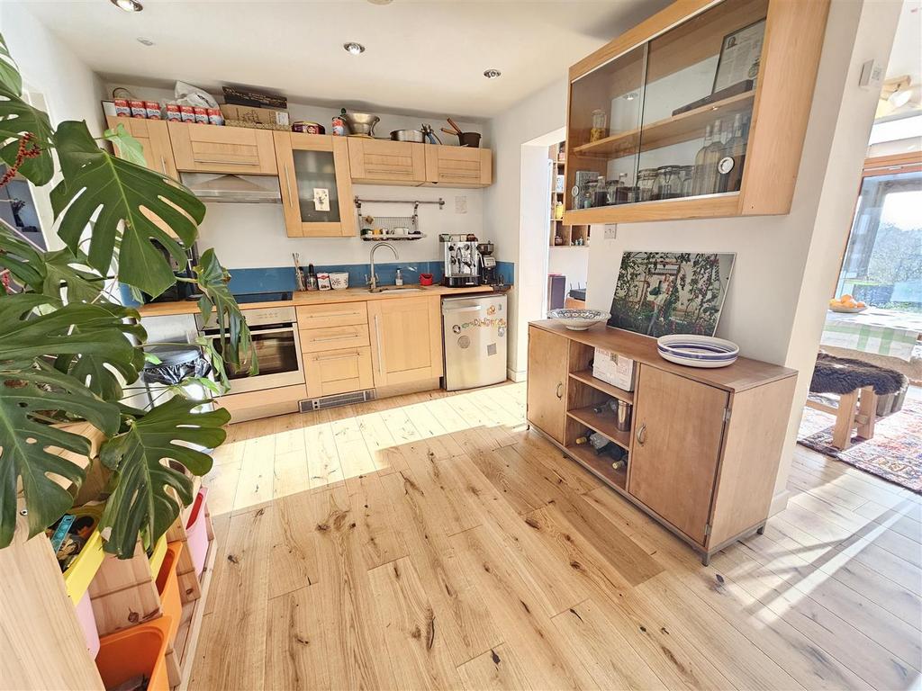 Kitchen Area in Family Room.jpg