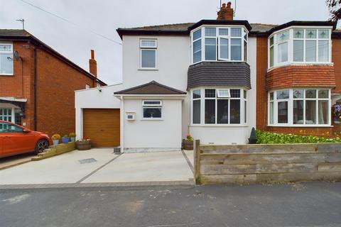 4 bedroom semi-detached house for sale, Fifth Avenue, Bridlington