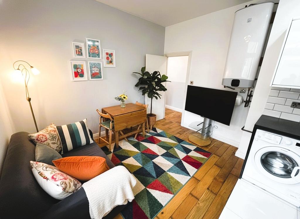 2e33503e-d1a2-461a-b35e-9099aef2ed95