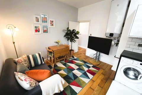 Studio to rent, Mill House, Southall UB2