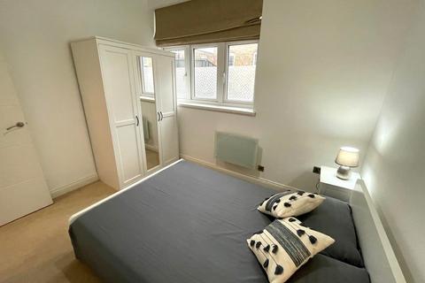 Studio to rent, Mill House, Southall UB2