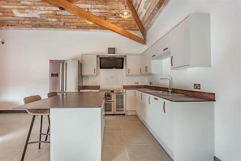 4 bedroom barn conversion to rent, Ross Road, Huntley GL19