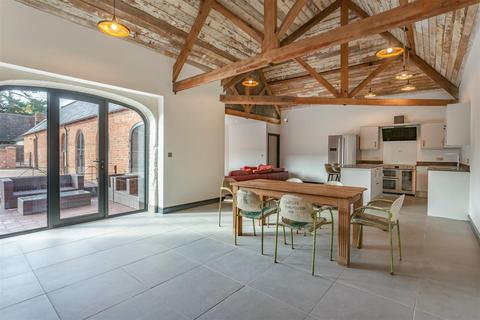 4 bedroom barn conversion to rent, Ross Road, Huntley GL19