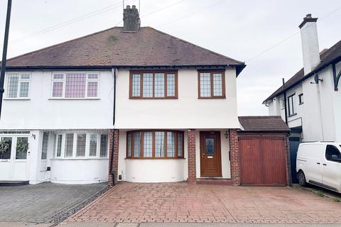 3 bedroom semi-detached house to rent, Westcliff-on-Sea SS0