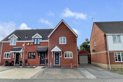 2 bedroom end of terrace house for sale, Wainwright Close, Lowestoft