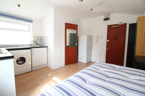 Studio to rent, Flat 3, 95 Cathays Terrace