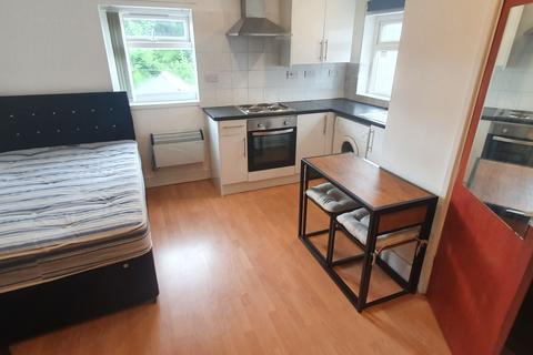 Studio to rent, Flat 3, 95 Cathays Terrace