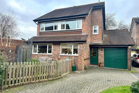 3 bedroom detached house for sale, Maple Court, Goring RG8