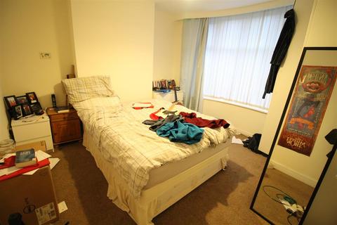 4 bedroom private hall to rent, Brentbridge Road (1), Fallowfield, Manchester