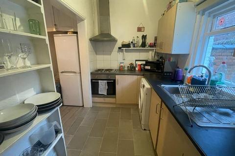 4 bedroom private hall to rent, Longford Place, Victoria Park, Manchester