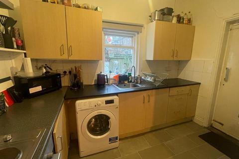 4 bedroom private hall to rent, Longford Place, Victoria Park, Manchester