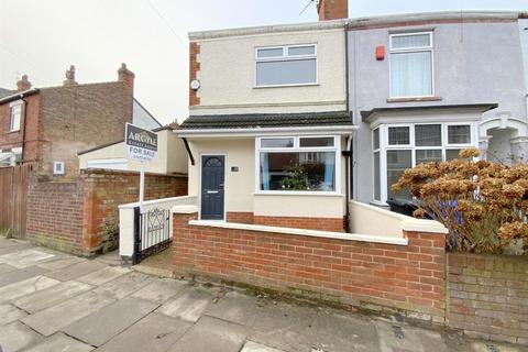 2 bedroom end of terrace house for sale, Whites Road, Cleethorpes