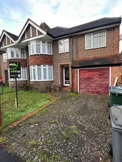 5 bedroom semi-detached house to rent, Chairborough Road, High Wycombe