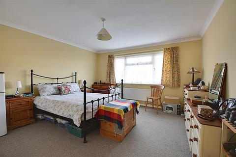 2 bedroom flat for sale, Manor Road, Bexhill-On-Sea