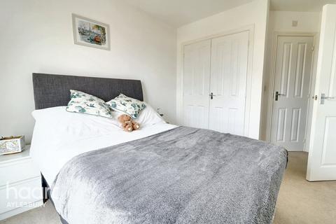 2 bedroom flat for sale, Nicholas Charles Crescent, Aylesbury