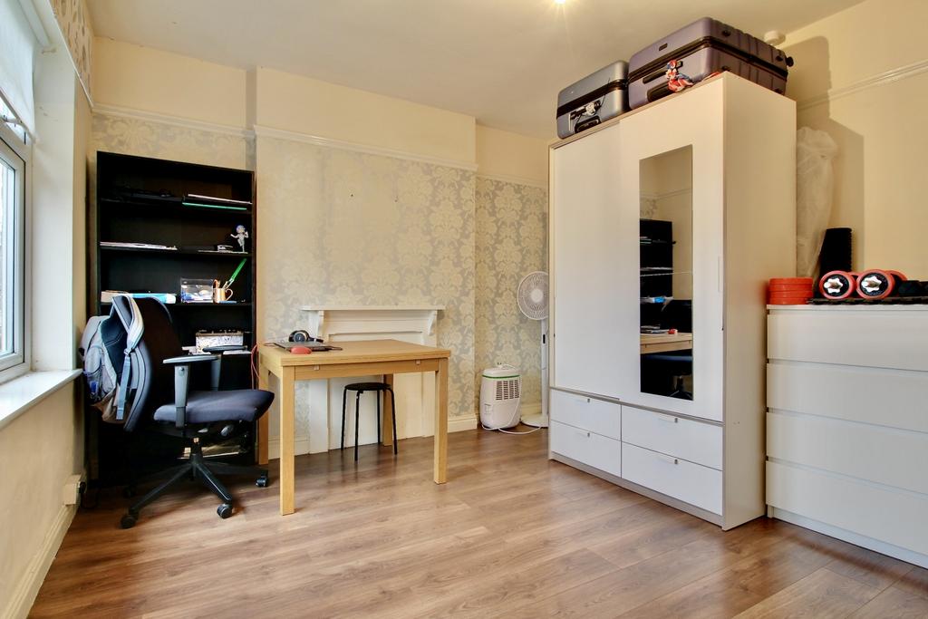 Bedroom 1 - double
