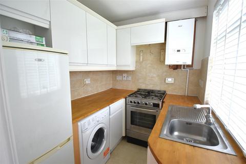 2 bedroom maisonette to rent, Burr Close, Bexleyheath DA7