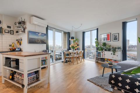 3 bedroom flat for sale - Selsea Place, Essence House Selsea Place, N16