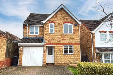 4 bedroom detached house to rent, Markham Road, West Cheshunt