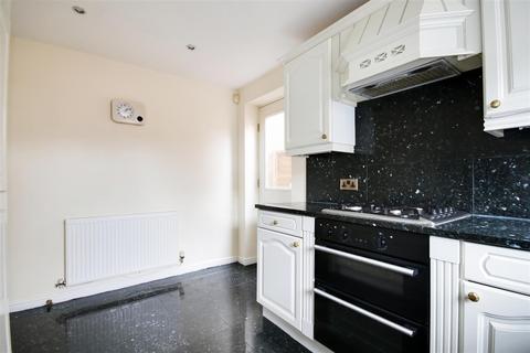 4 bedroom detached house to rent, Markham Road, West Cheshunt