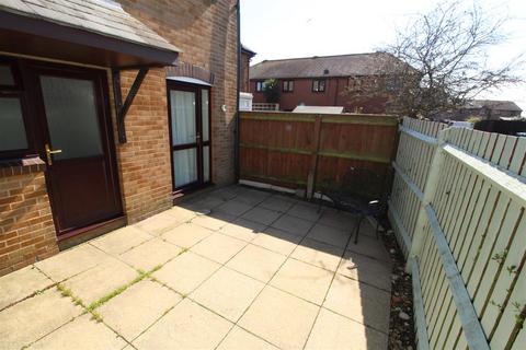 3 bedroom end of terrace house to rent, Harbourside Park, Poole