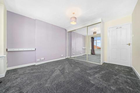 3 bedroom semi-detached house to rent, The Oval, Glasgow G76