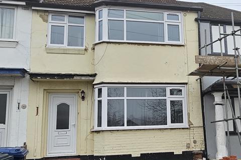 3 bedroom terraced house to rent, Clare Road, Greenford UB6