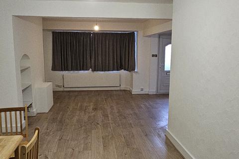 3 bedroom terraced house to rent, Clare Road, Greenford UB6