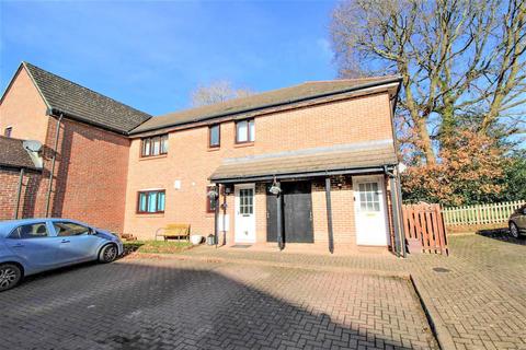 2 bedroom maisonette for sale, Wooland Court, Fleet GU52