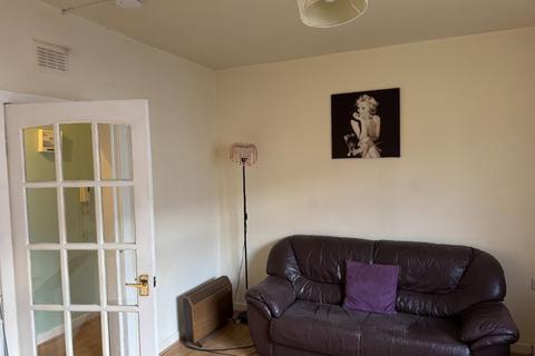 2 bedroom flat to rent, Moat Drive, Slateford, Edinburgh, EH14