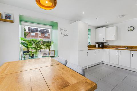 2 Augustine Way, Thame, OX9 3EA