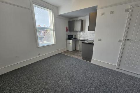 1 bedroom apartment to rent, Hamilton Road, Bournemouth